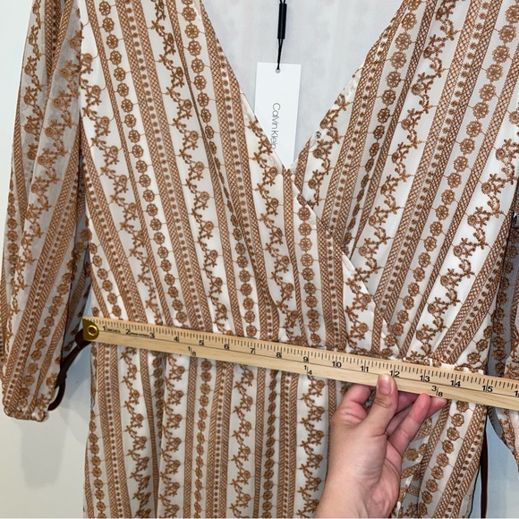 Elegant Beige Patterned Dress - Picture 6 of 8